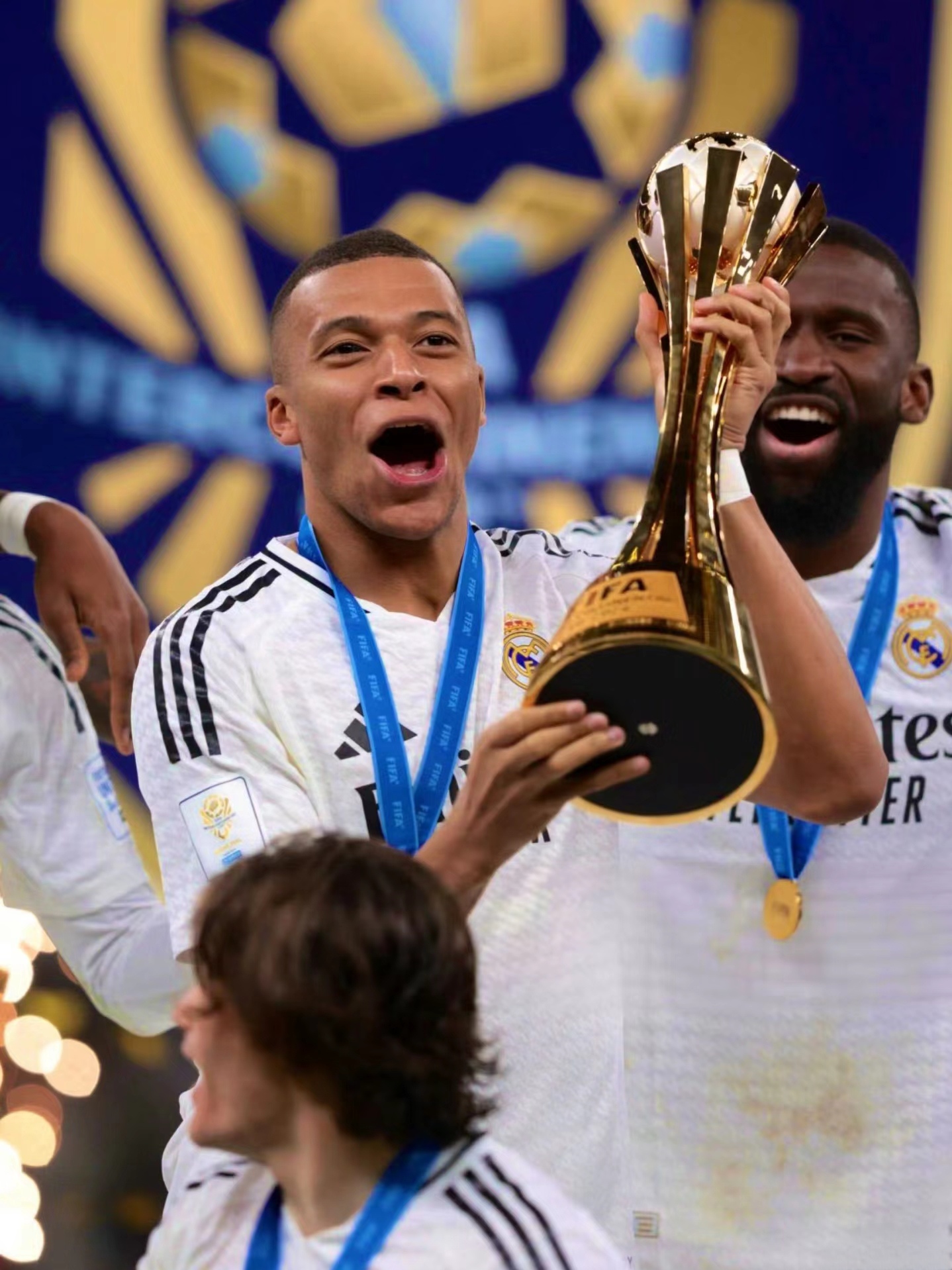 关于冲刺阶段皇家马德里备战欧联，内部沟通细节曝光，目标明确，控场能力受关注的信息-爱游戏官方网站